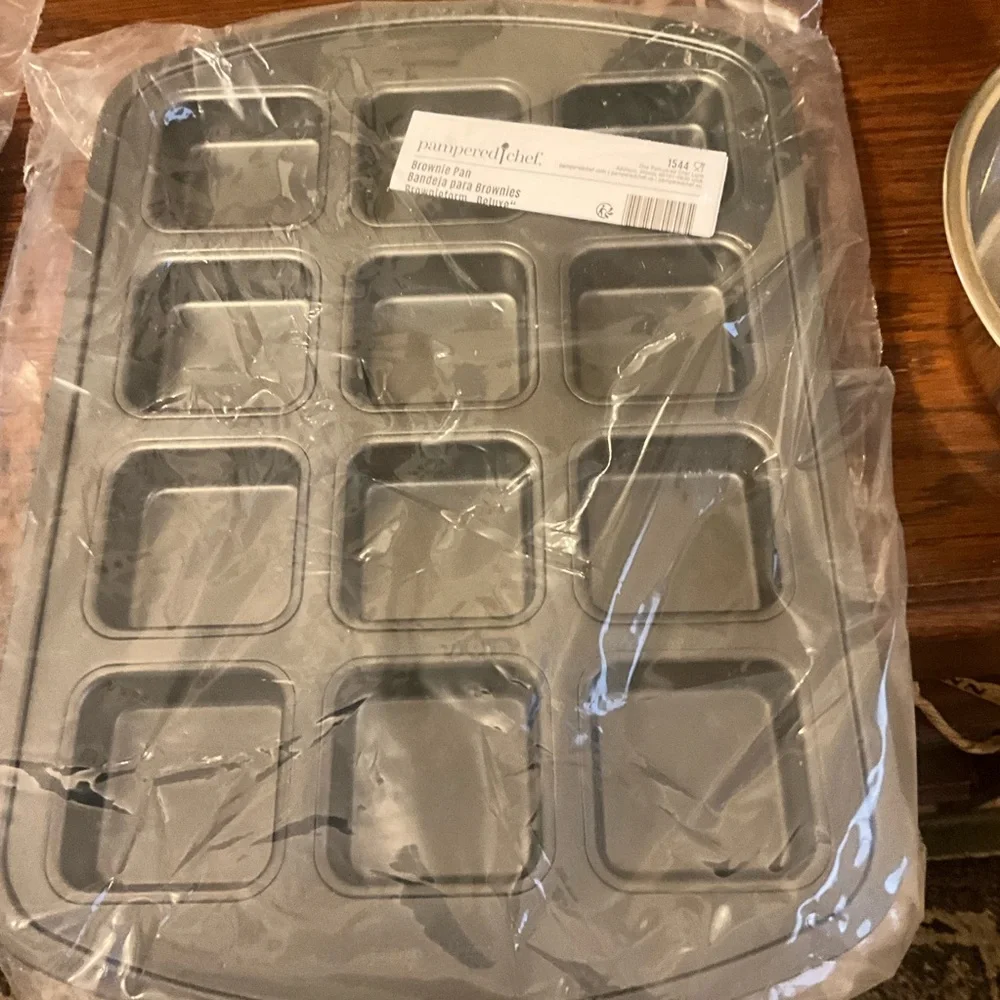 Pampered Chef Metallic Brownie Pan - Picture 3 of 3